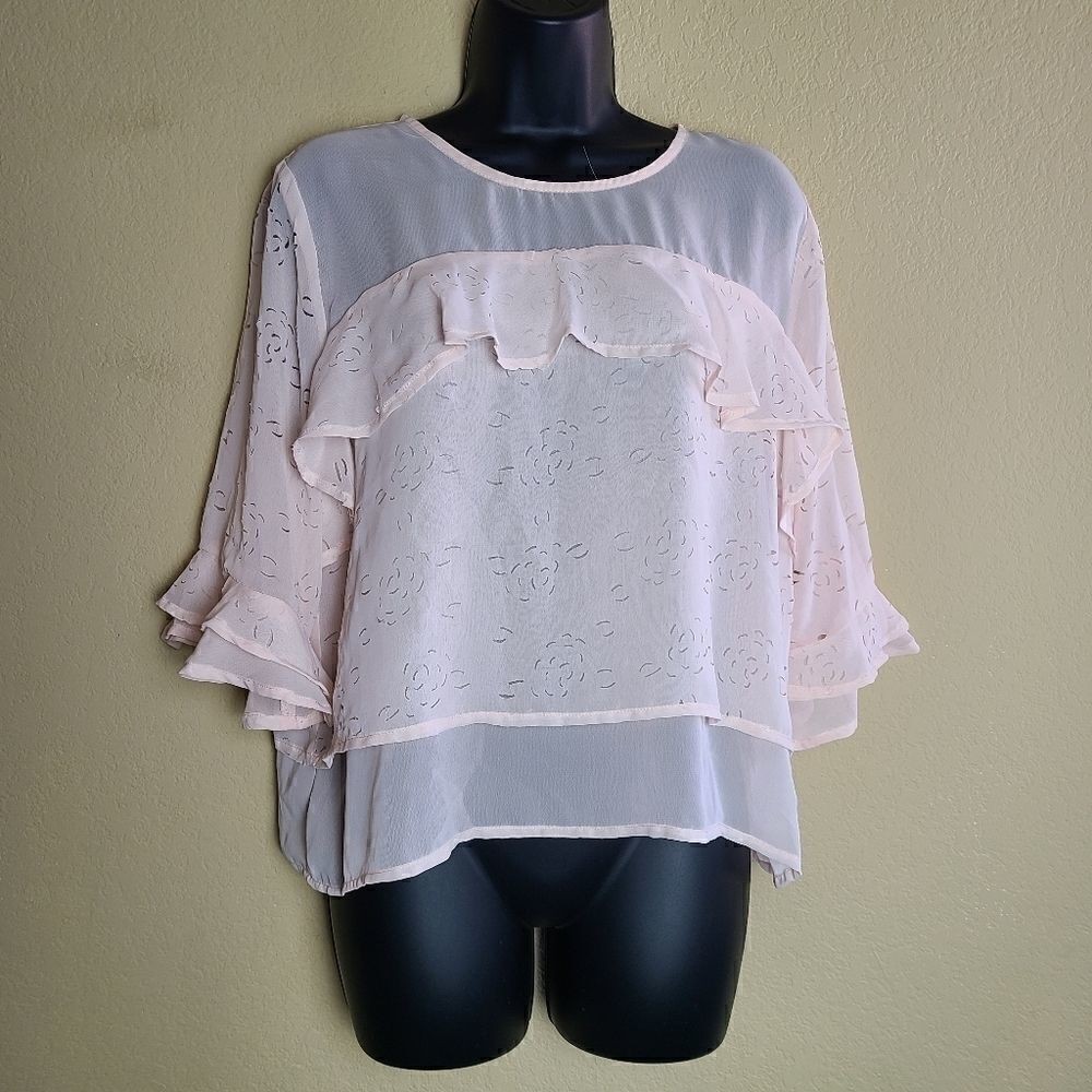 En Elly Laser Cut Ruffled Top